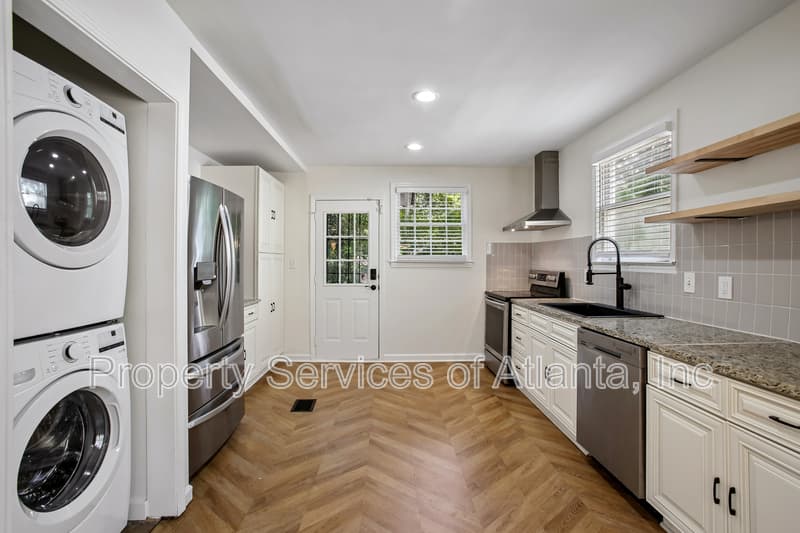 Atlanta House: 1649 Beecher St SW