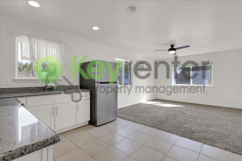 Sacramento House: 2714 San Fernando Way