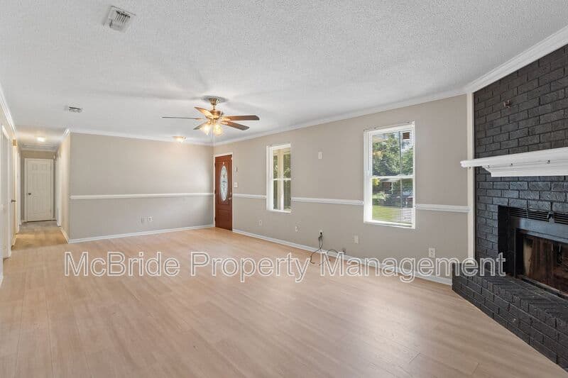 Augusta House: 4009 Royal Oaks Court
