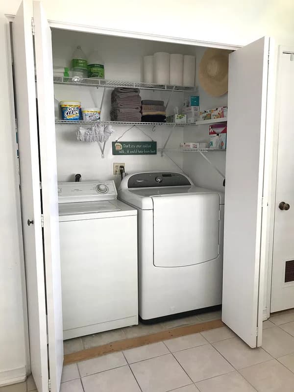 Orange Condo: 700 E Lake Dr