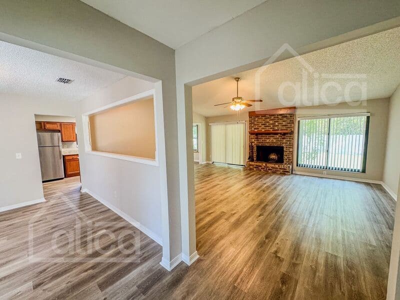 Orange Park House: 1959 Sussex Dr N