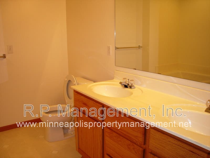 Apple Valley Townhome: 15220 Florist Cir