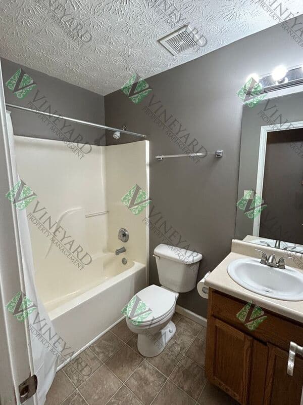 Dallas House: 101 Twin Pines Ct