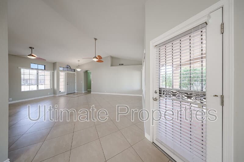 Peoria House: 8738 W Rockwood Dr