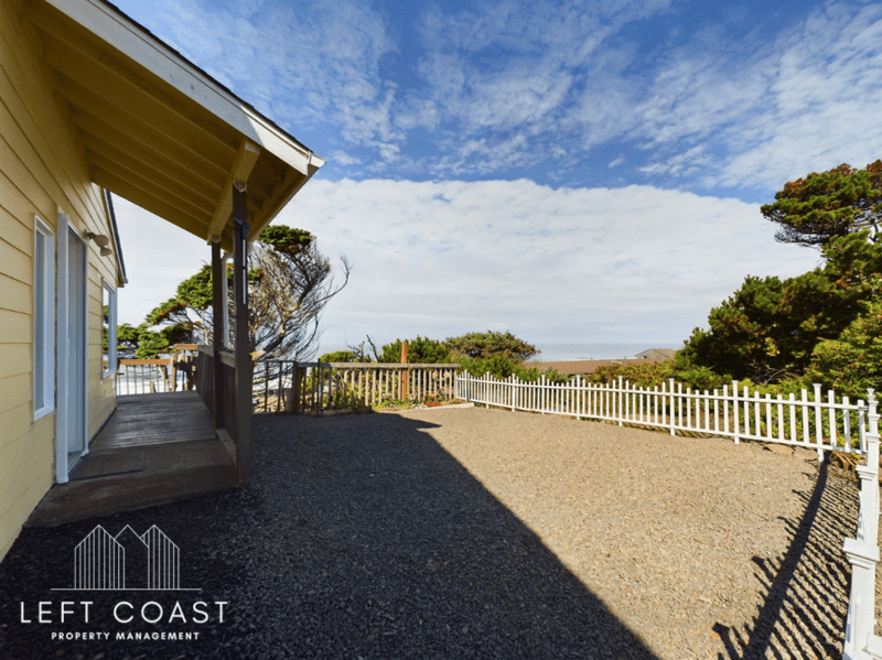 Lincoln City House: 1033 Northwest Inlet Avenue
