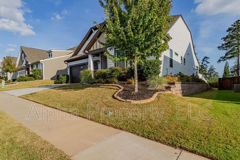 Greenville House: 14 Burl Ct