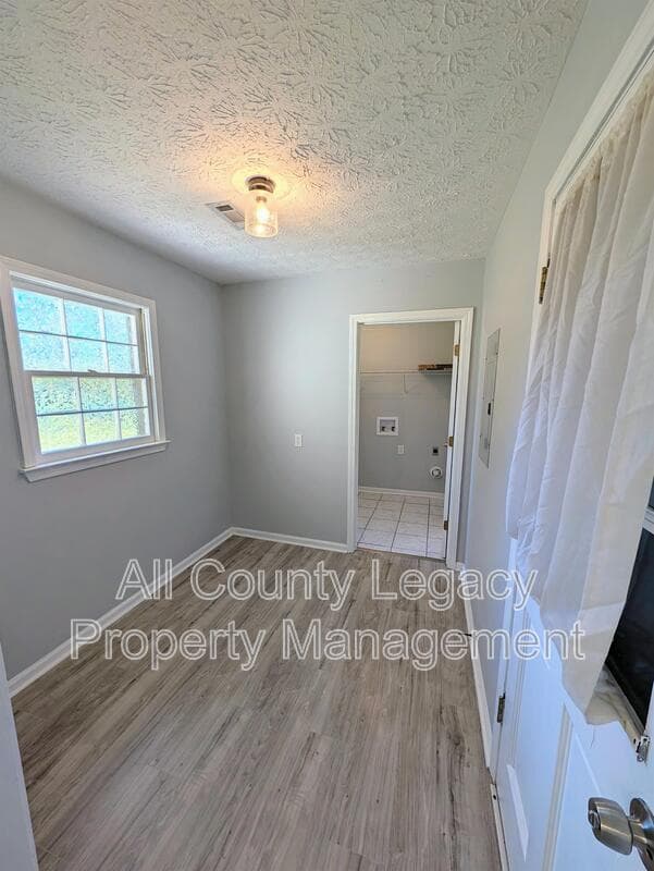 Auburn House: 383 Blackberry Cir