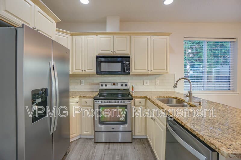 Vancouver Townhome: 2839 NE Stapleton Rd