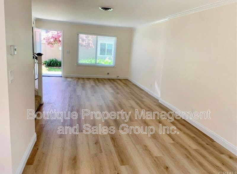 Costa Mesa Condo: 2336 Minuteman Way