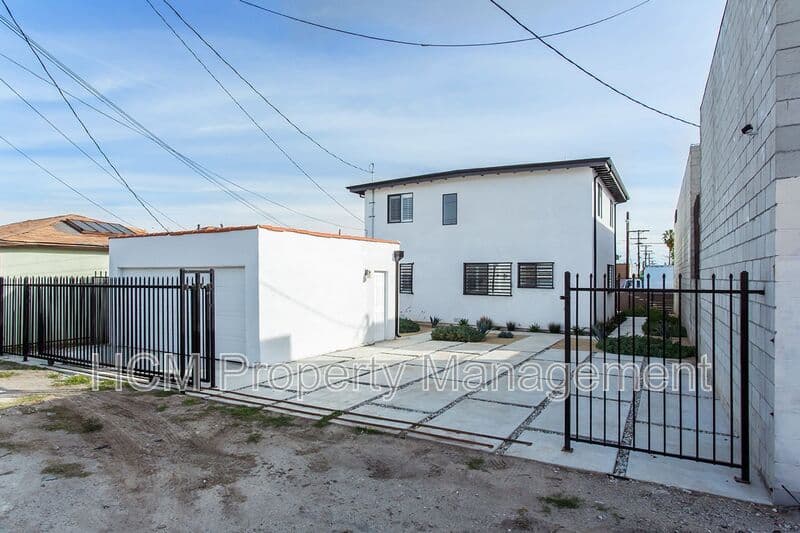 Los Angeles Condo: 9009-9011 S Normandie Ave