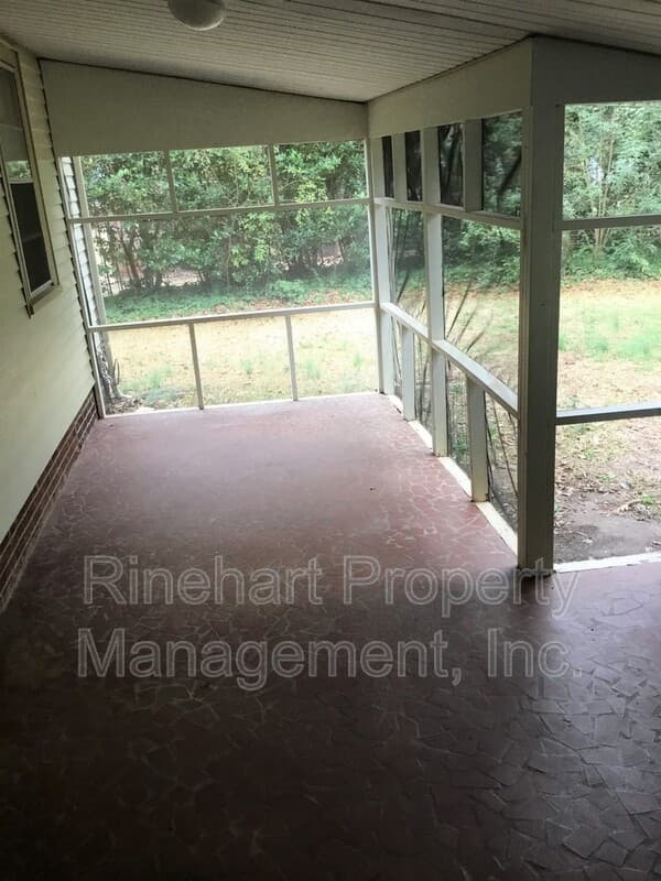 Rock Hill House: 1035 Candlewood Lane