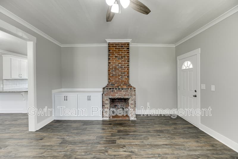 Buford House: 4615 S Lee Street