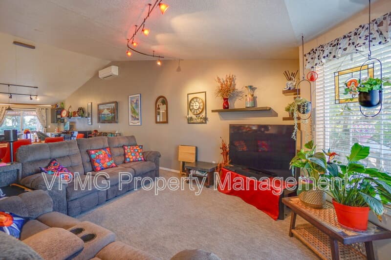 Vancouver House: 10505 Northeast 80th Street