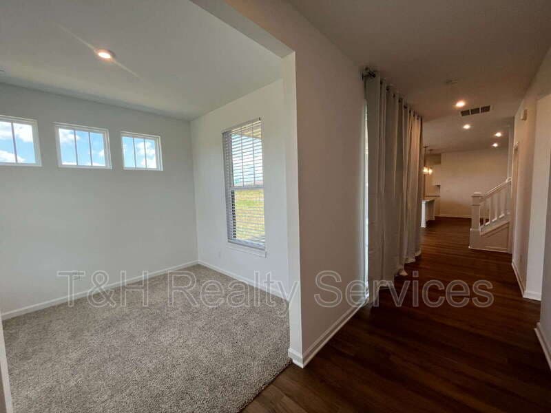 Plainfield House: 9275 Loyola Way