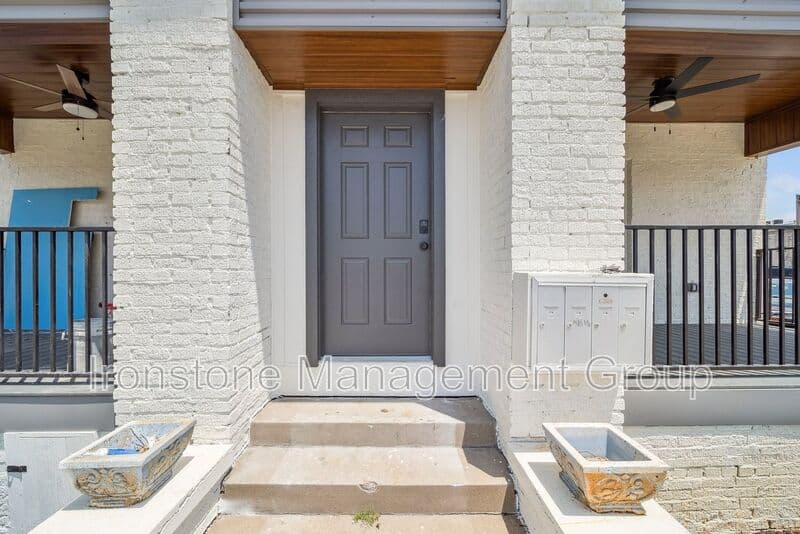 Tulsa House: AirBnB 1435 1/2 S Peoria Avenue Top Left