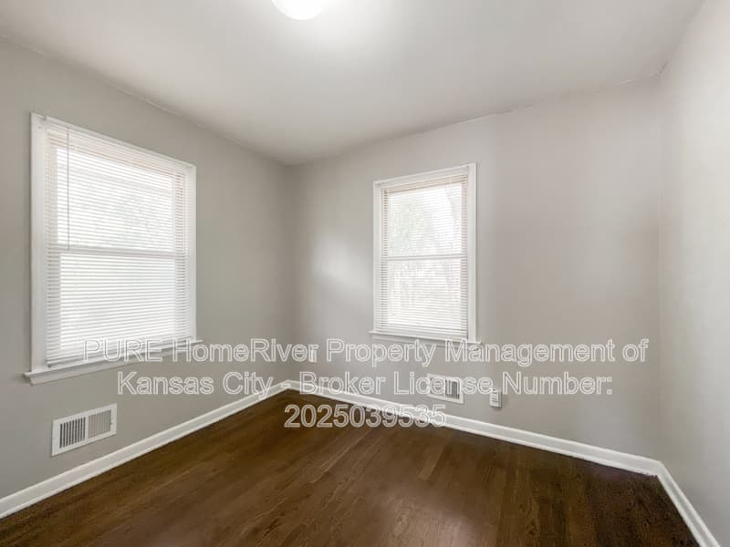 Kansas City House: 418 NE 55th St