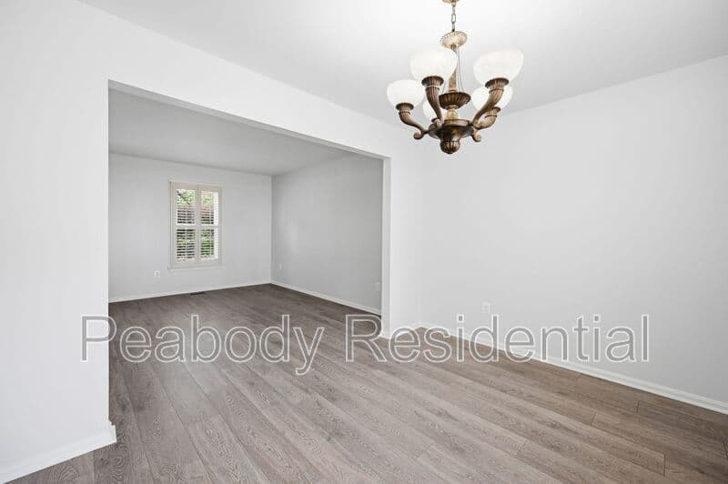 Great Falls House: 10609 Oxford Ct
