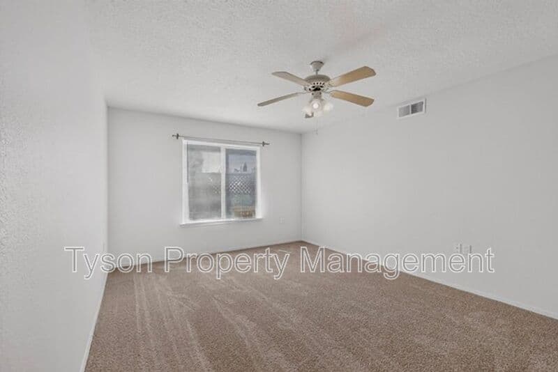 Albuquerque House: 10008 Del Chaparral Ct NE