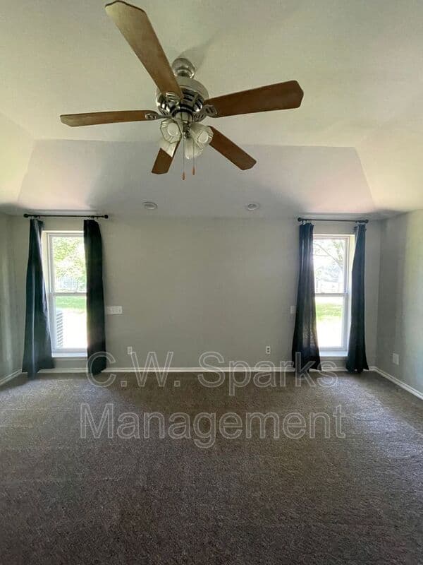 Rockwall House: 3494 N Stodghill Rd