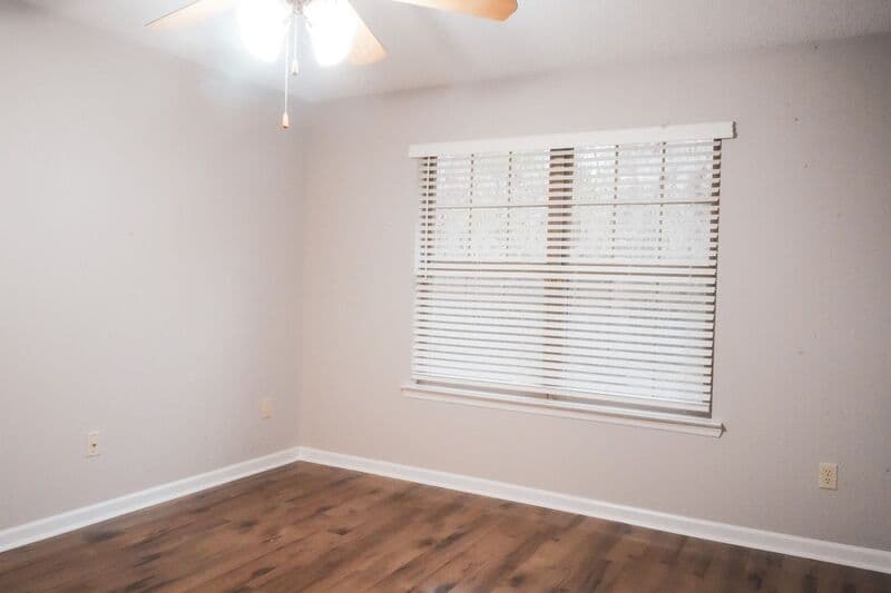 Midway House: 438 Edgewater Dr