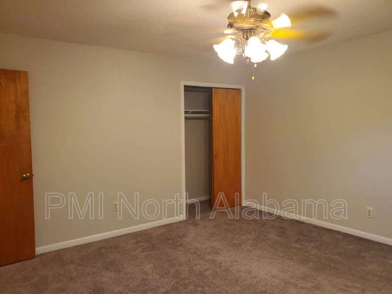 Huntsville House: 3017 Deerfield Rd NW