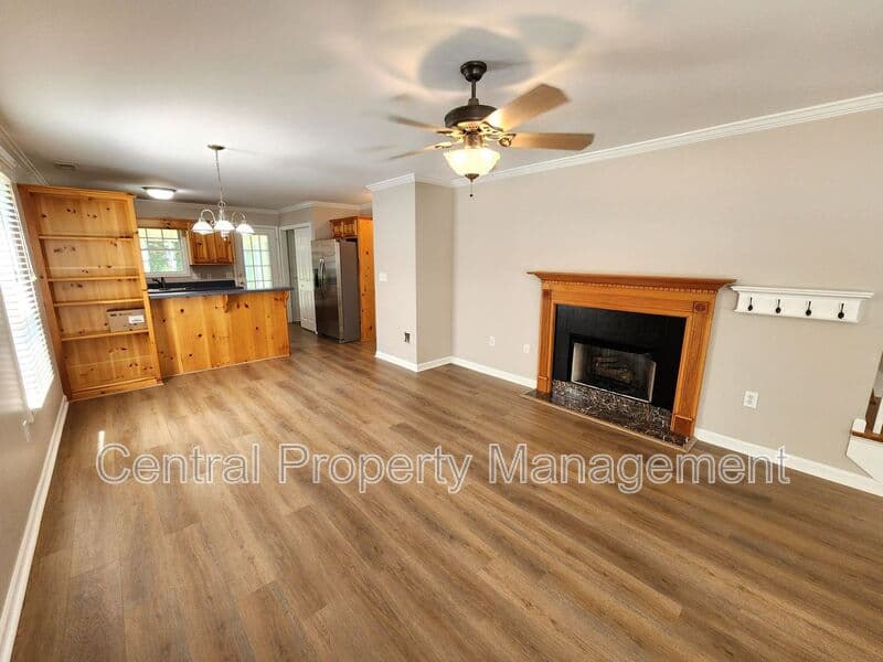 Moore House: 303 Rexford Drive
