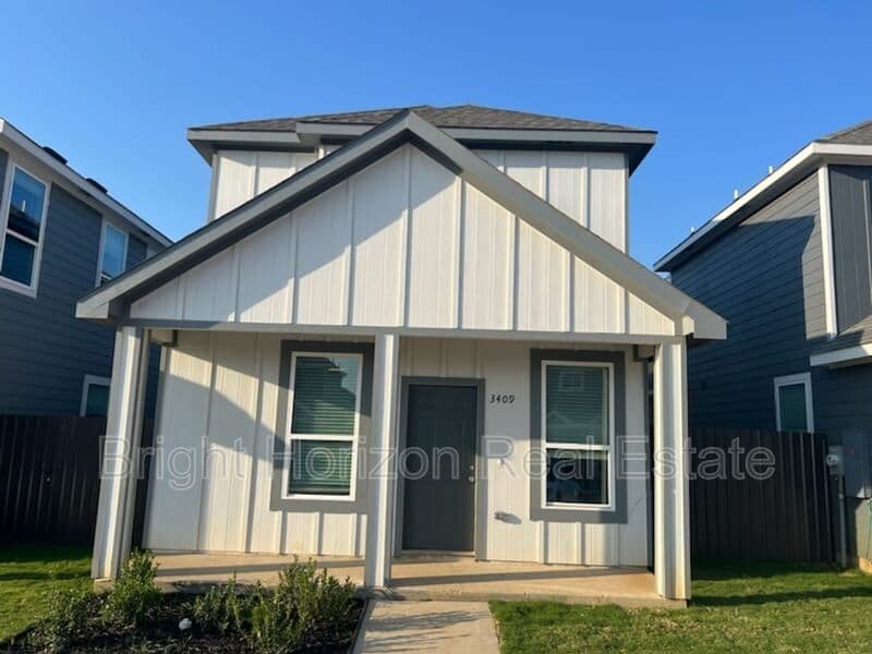 Fort Worth House: 3419 Valley Vista Drive