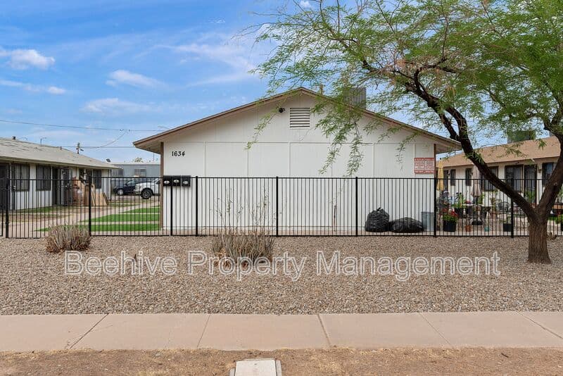 Phoenix House: 1634 E Monroe St