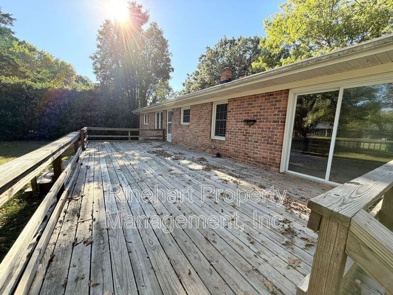 Rock Hill House: 274 Twin Lakes Road