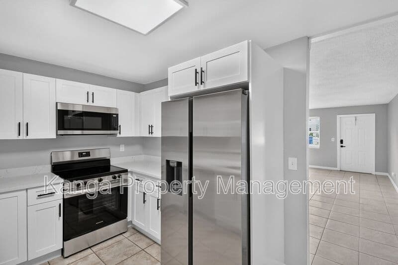 Riviera Beach House: 1037 W 28Th St