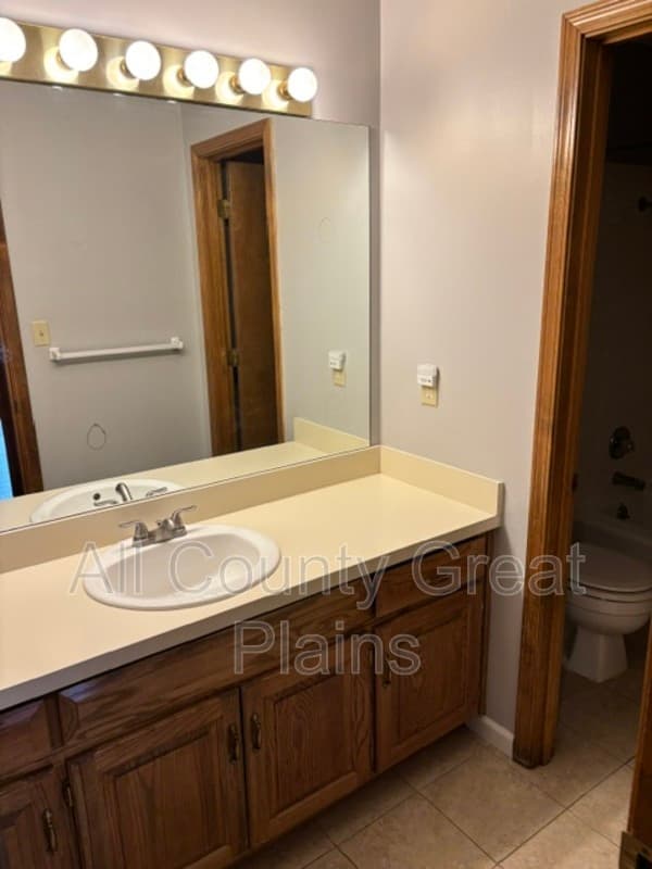 Mission Townhome: 4980 W 60th Terrace