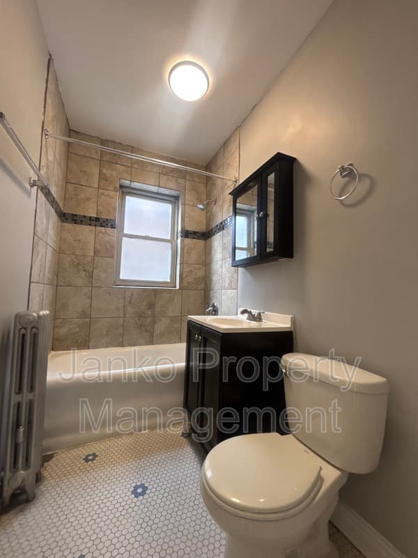 Chicago Condo: 2909 W 56th St