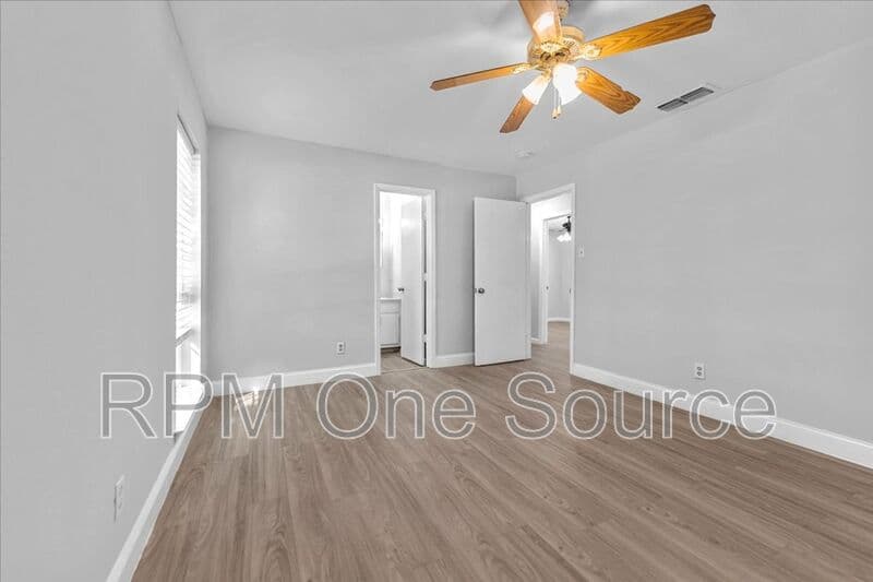Allen House: 901 Wandering Way