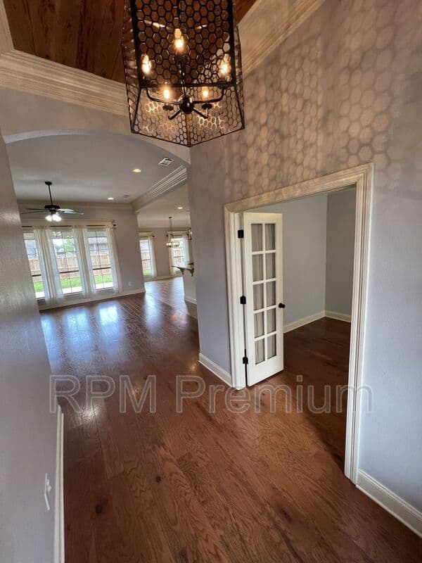 Zachary House: 7335 Oakview Dr.