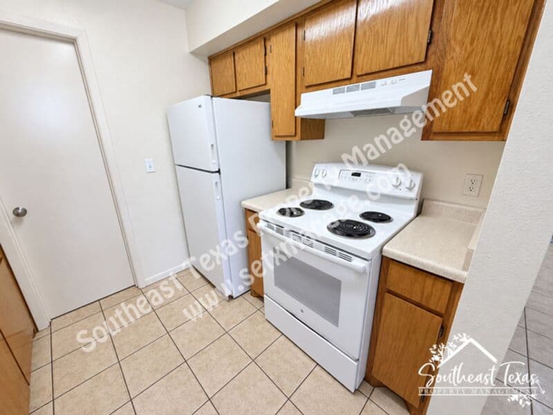 Kirbyville House: 1410 South Elizabeth Ave