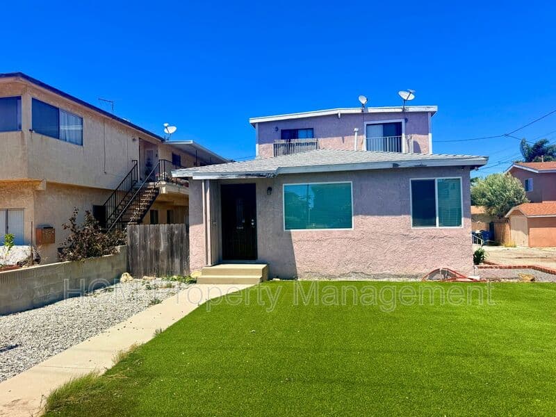 San Pedro House: 922 W 25th St