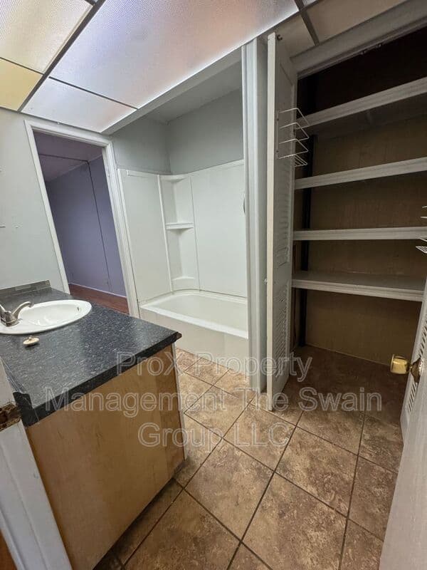 Lakeland House: 534 Oak Ridge E