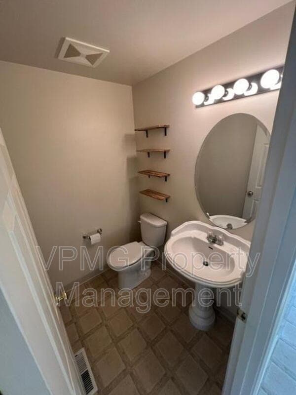Vancouver House: 6402 NE 139th Ct