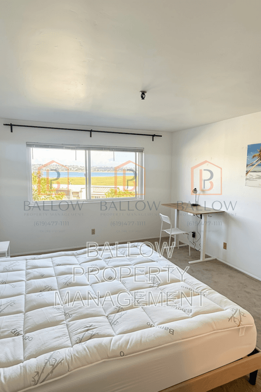 San Diego House: 3991 Crown Point Dr