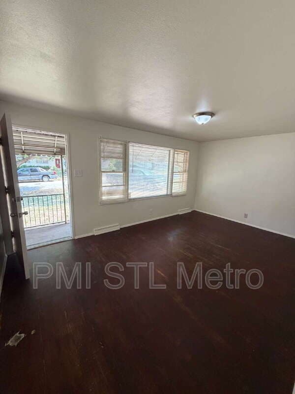 St. Louis House: 9319 Clarion Dr