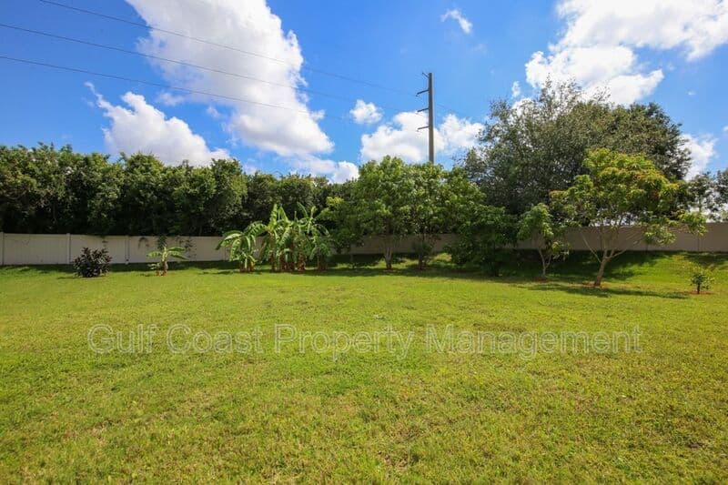 Bradenton House: 6945 74th Street Circle East