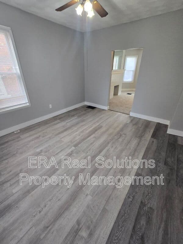 Columbus House: 49 S. Harris Avenue