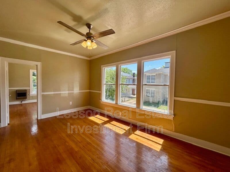 Shreveport House: 320 College A