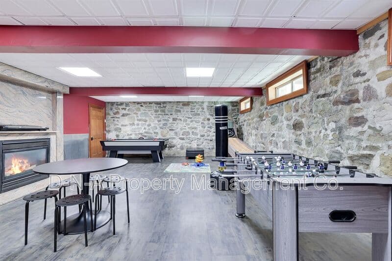 Mount Pocono House: 133 Montanesca Road