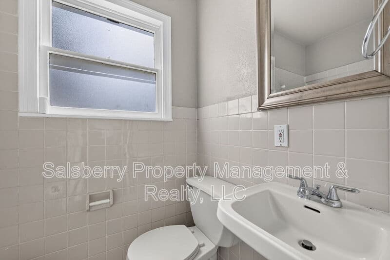 River Oaks House: 4833 Black Oak Lane