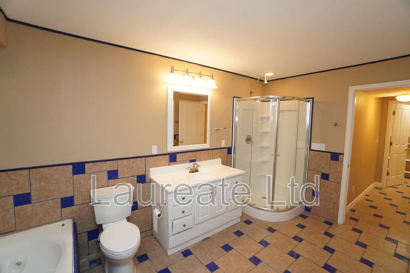 Aurora House: 3036 S Waco Ct