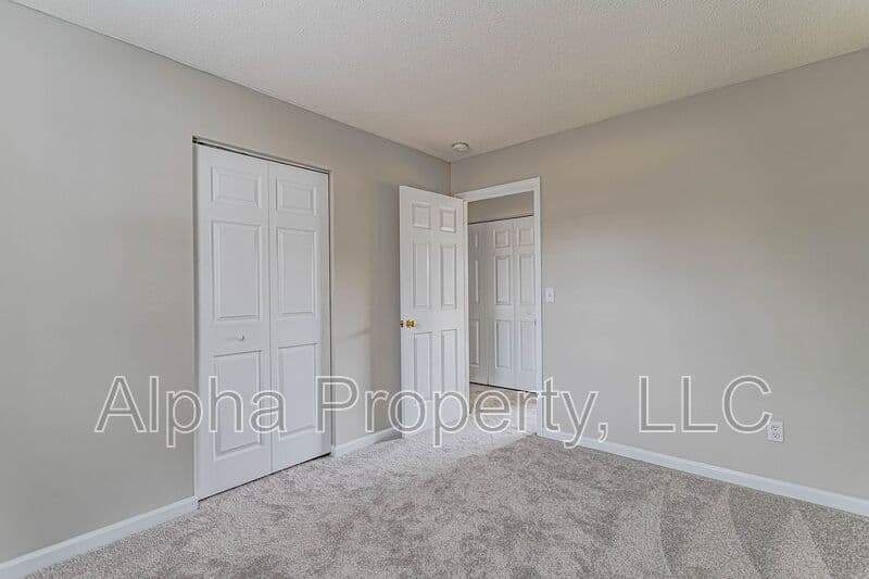 Simpsonville House: 4 Buzzell Ct