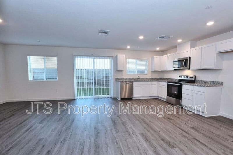 Roseville House: 2049 Shady Tree Circle