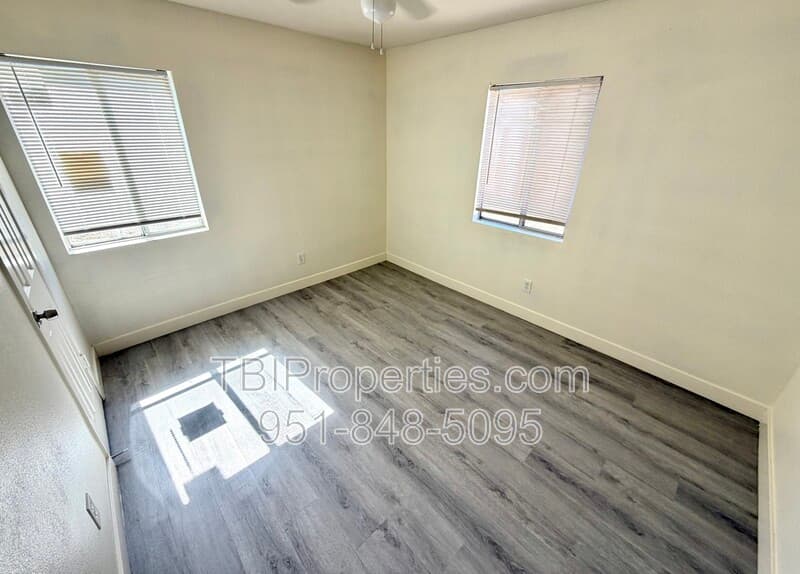 Riverside House: 8756 Greenpoint Ave