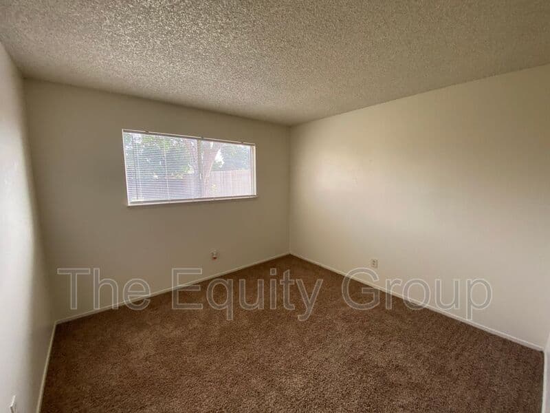 Visalia House: 2530 South Hall Street